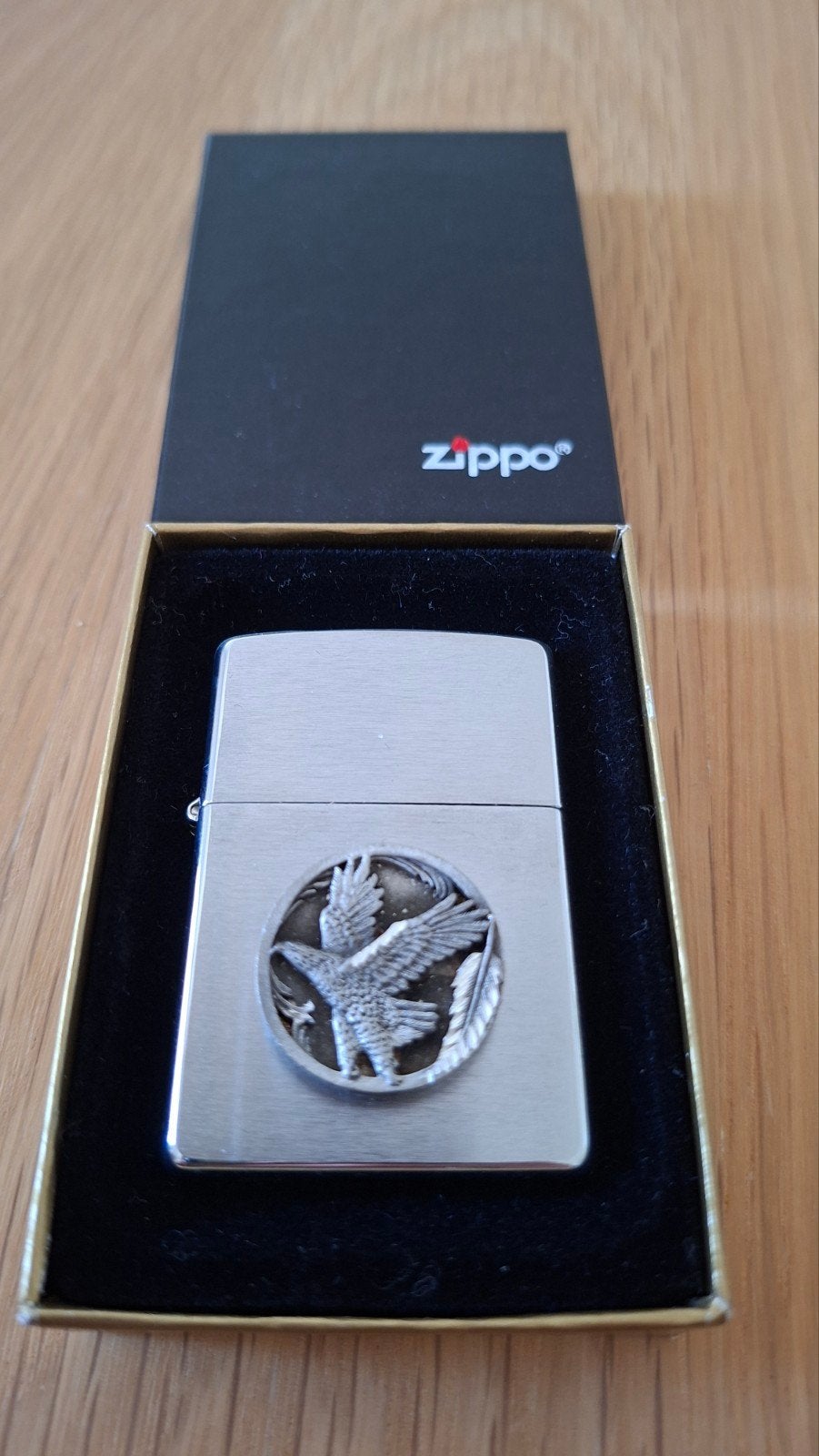 Zippo aansteker met adelaar reliëf - Nieuw in doos, Ophalen of Verzenden, Nieuw, Aansteker