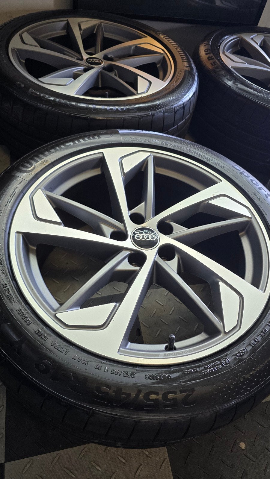 Originele Audi Q3 Sport 19 inch met banden!, Auto-onderdelen, Banden en Velgen, 19 inch, 255 mm, Banden en Velgen, Ophalen of Verzenden