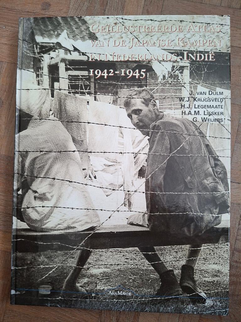 Geïllustreerde atlas van Japanse kampen in Nederlands-Indië., Tweede Wereldoorlog, Diverse auteurs, Ophalen of Verzenden, Zo goed als nieuw