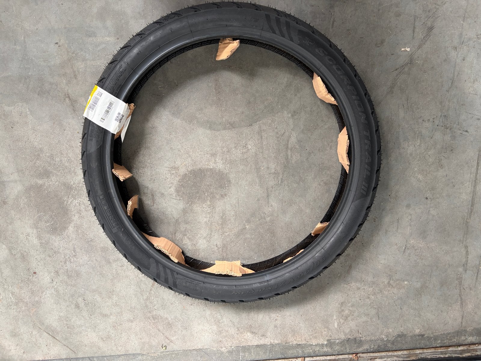 Nieuwe Pirelli Scorpion Trail III 90/90 V21 54V voorband, Motoren, Nieuw, Viale Piero e Alberto Pirelli 25 20126 Milano, Consumer.support@pirelli.com