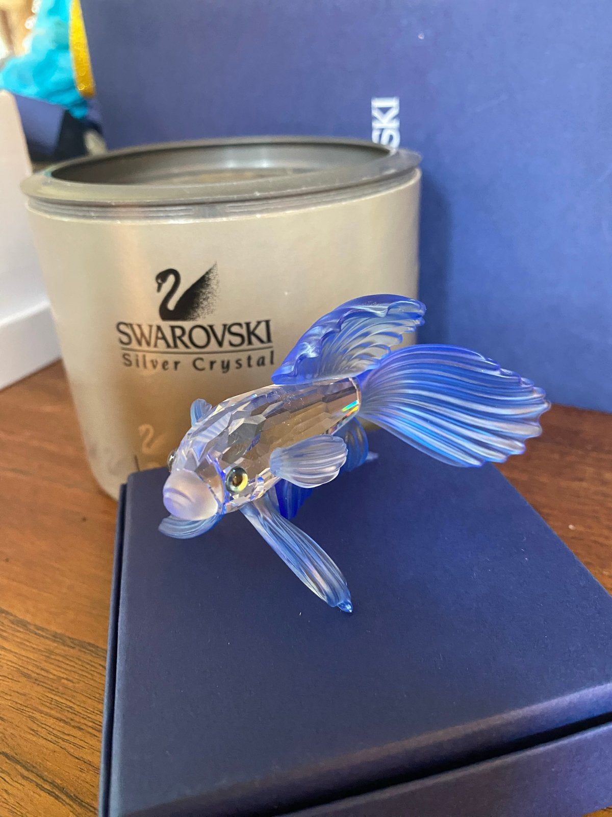 Swarovski Japanse Vechtvis - Zeer goede staat met doos, Ophalen of Verzenden, Zo goed als nieuw, Figuurtje