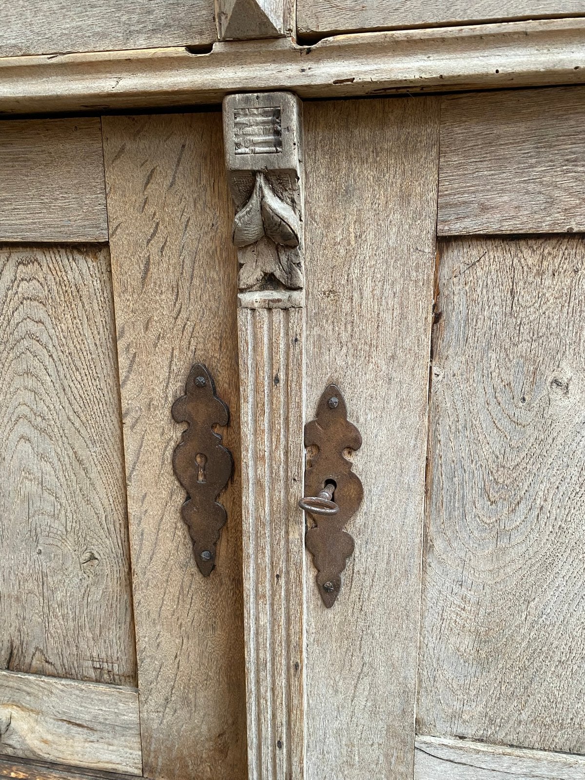 Sleets verweerde Franse kast commode, Ophalen