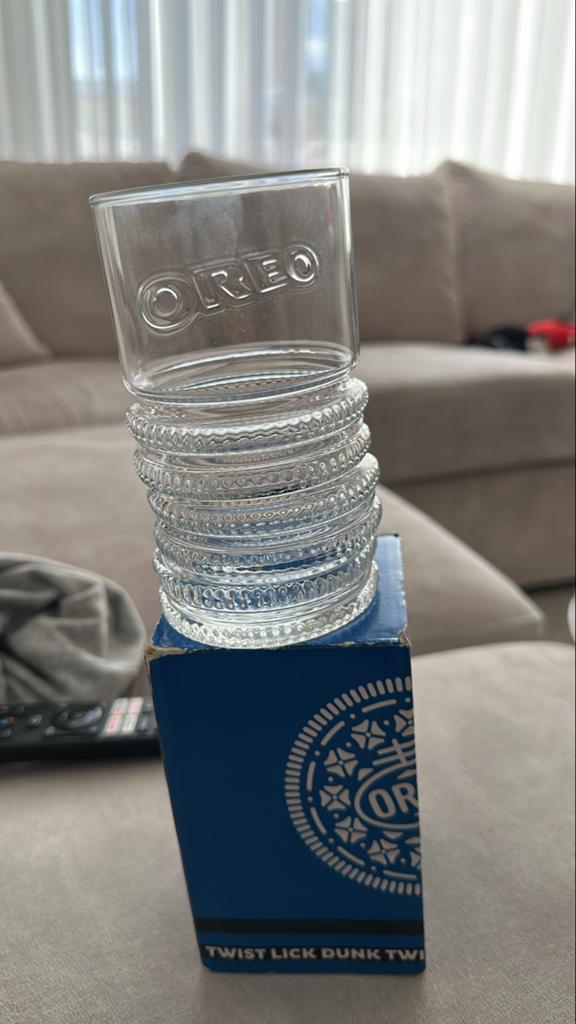 Oreo Glas - Uniek drinkglas met Oreo-logo, Ophalen of Verzenden, Nieuw, Glas, Modern