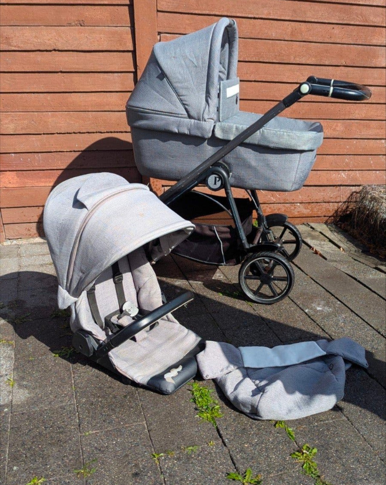 Grijze combi kinderwagen 2-in-1 met reiswieg – €30, Kinderen en Baby's, Kinderwagens en Combinaties, Ophalen, Gebruikt, Overige merken