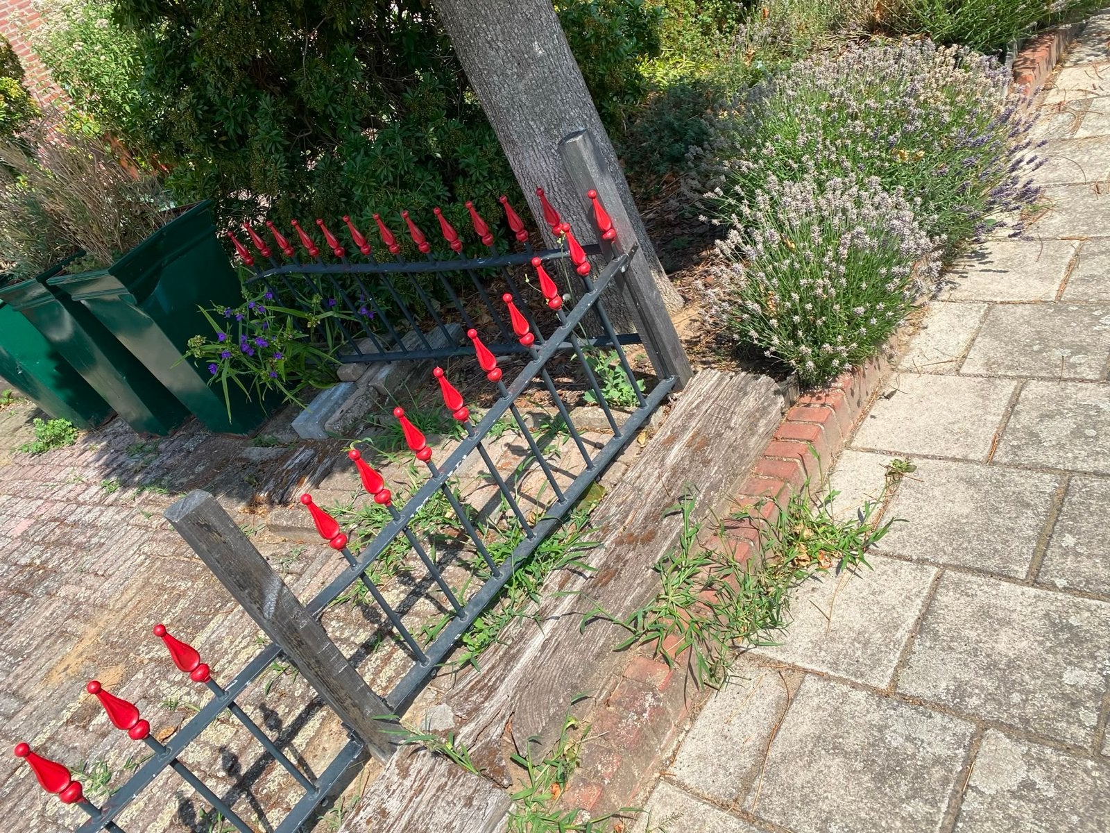 Decoratief ijzeren hekwerk met rode spijlen, Ophalen, Gebruikt, IJzer, Sierhekwerk