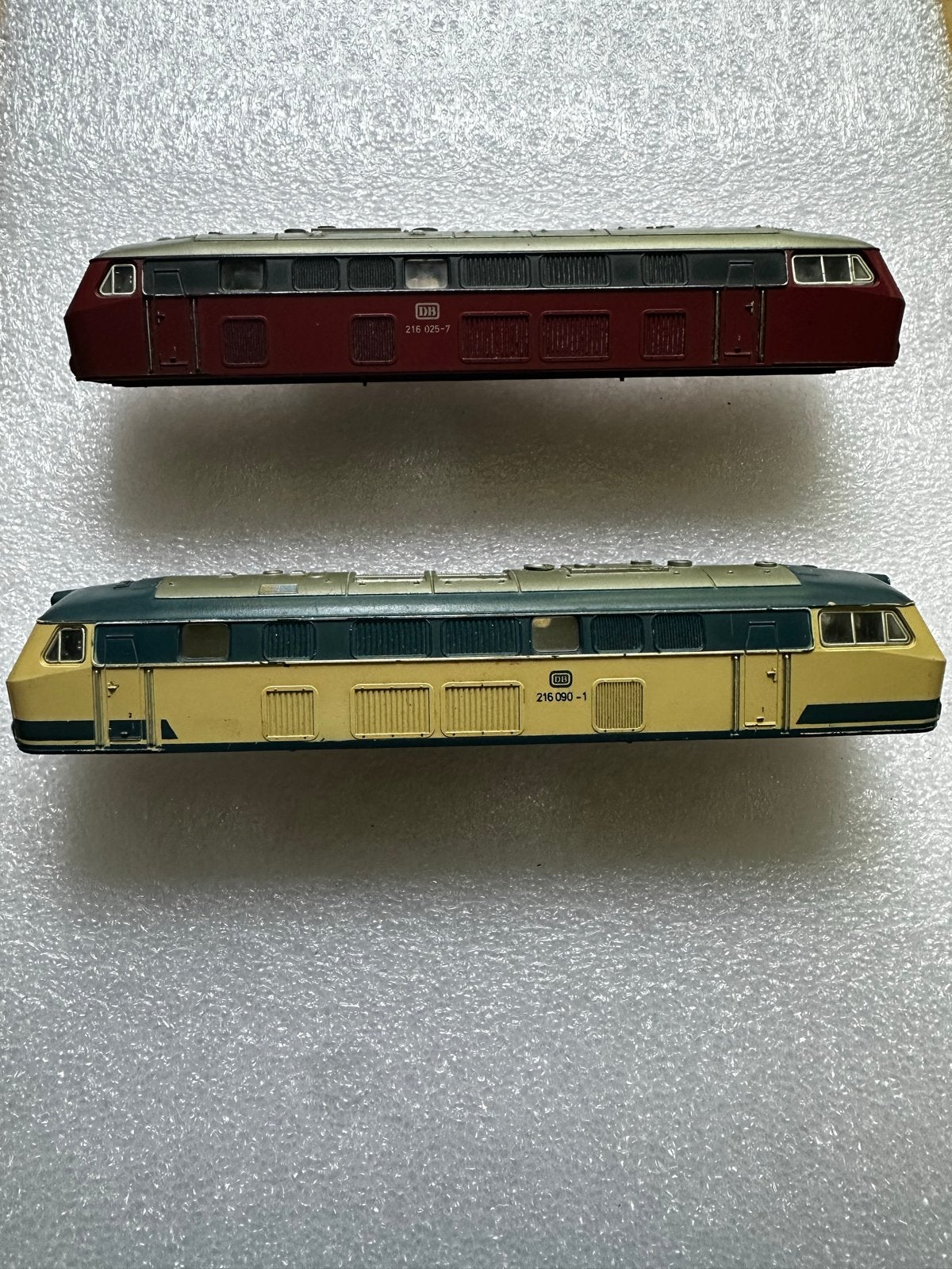 Twee Märklin kappen BR 216 - Rood en Beige/Groen, Wisselstroom, Gebruikt, Overige typen, Ophalen of Verzenden