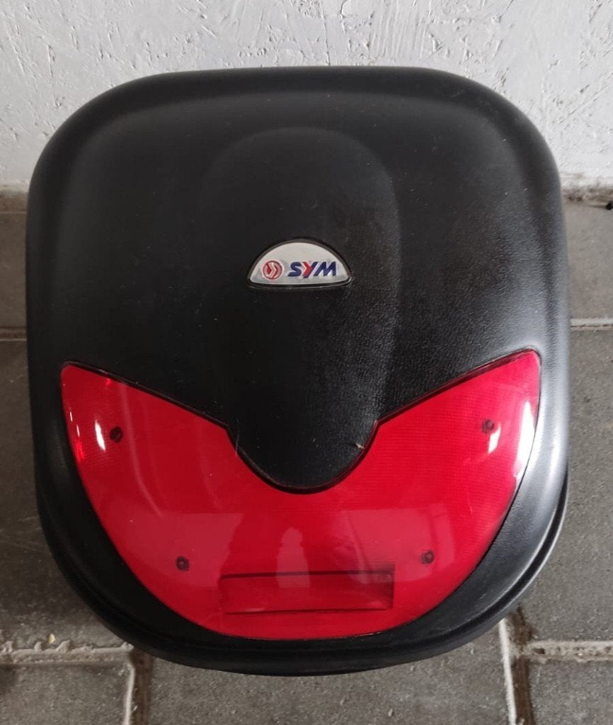 SYM Topkoffer / Topcase, Fietsen en Brommers, Ophalen, Gebruikt, Overige typen, SYM