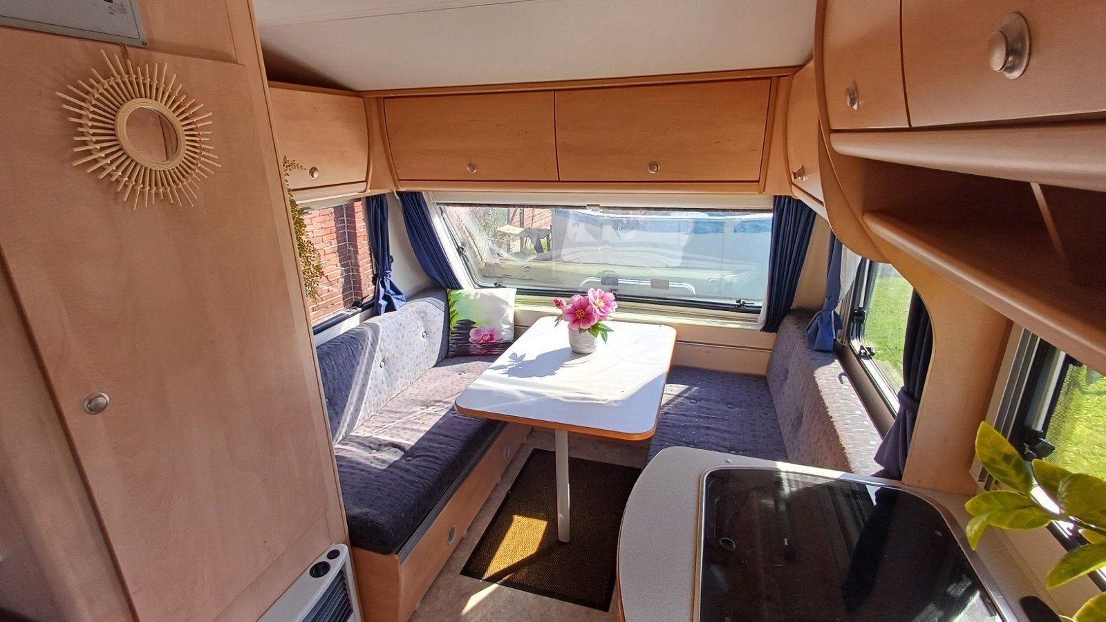 Gezellige 4-pers. caravan, voortent, fietsdrager, 850kg.