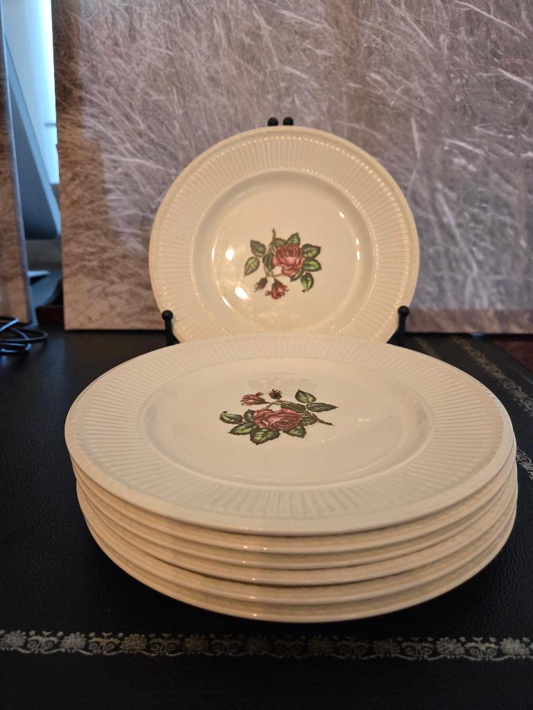 Wedgwood Moss Rose 7 ontbijtborden, Ophalen of Verzenden, Zo goed als nieuw, Bord(en), Wedgwood