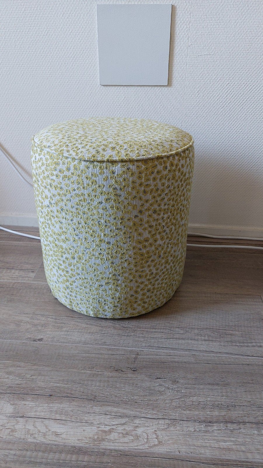 Poef Xenos geel/groen met print, Huis en Inrichting, Banken | Voetenbanken en Poefen, Ophalen, Minder dan 50 cm, Rond, Minder dan 50 cm
