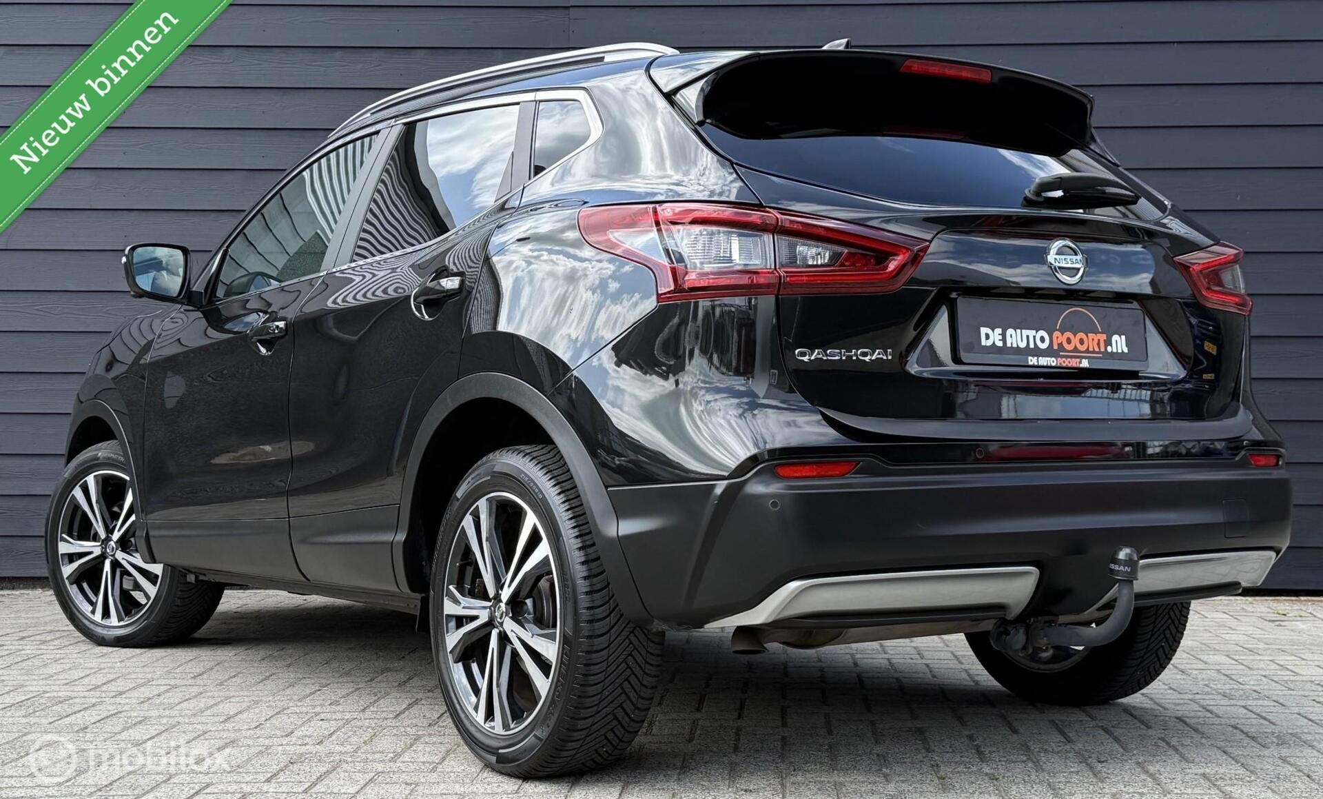 Nissan Qashqai 1.3 DIG-T Premium Pano.dak/Trekhaak/LED/Winte, Auto's, Nissan, Gebruikt, 4 cilinders, Zwart, Leder