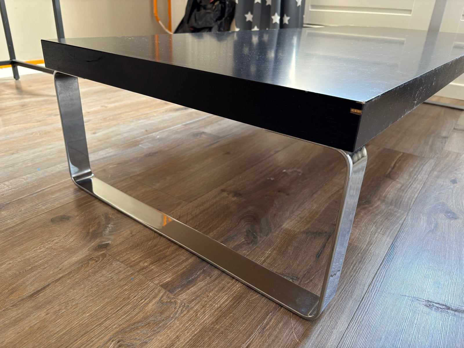 Bo-Concept Salontafel - Donkerbruin met metalen onderstel, Huis en Inrichting, Tafels | Salontafels, Ophalen, Gebruikt, 50 tot 100 cm