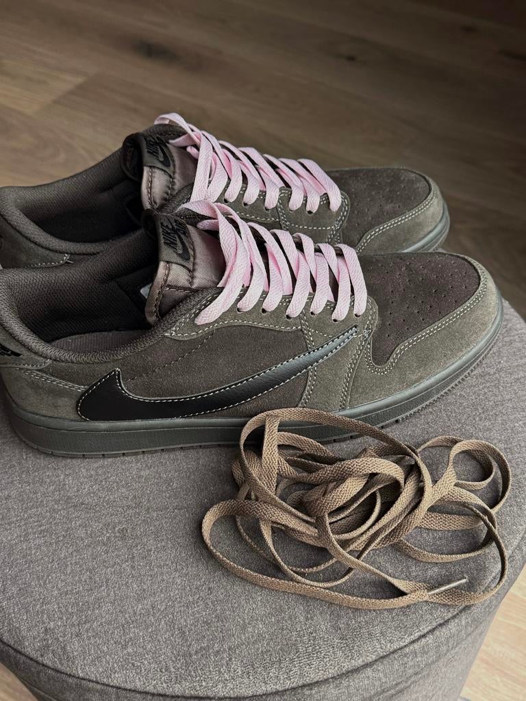 Travis scott velvet brown maat 44, Bruin, Nieuw, Ophalen of Verzenden, Sneakers of Gympen
