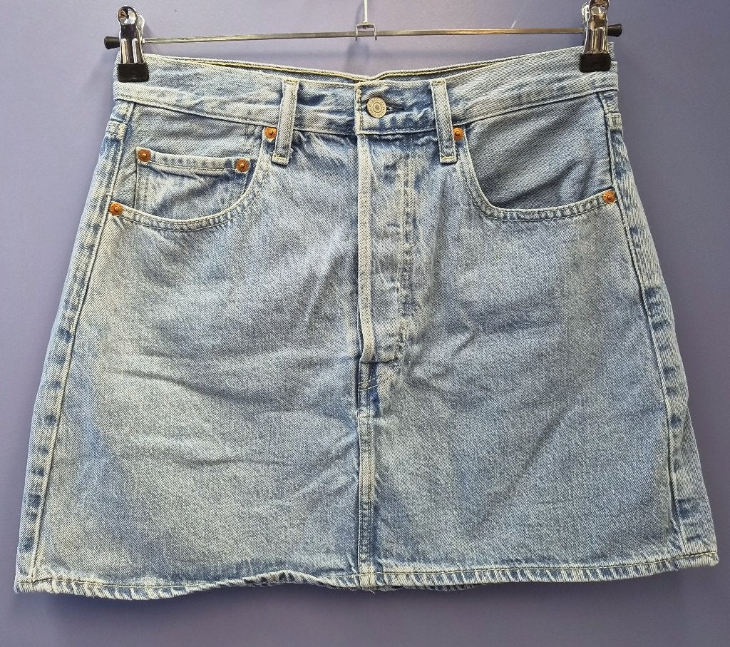 Levi’s Ribcage spijkerrok W30 lichtblauw denim nr 51953, Kleding | Dames, Rokken, Maat 38/40 (M), Levi Strauss & Co., 1155 Battery St, San Francisco, CA 94111, USA