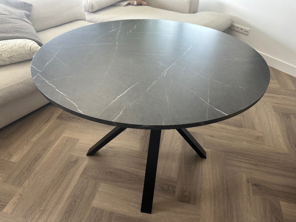 Zwarte ronde tafel, Huis en Inrichting, Tafels | Eettafels, Ophalen, Gebruikt, Overige houtsoorten, Rond