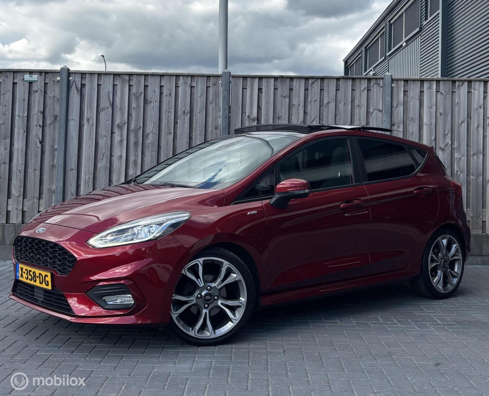 Ford Fiesta 1.0 EcoBoost Vignale/PANO/STOEL/STUURVERW/AIRCO, Stof, Gebruikt, Euro 6, 1144 kg