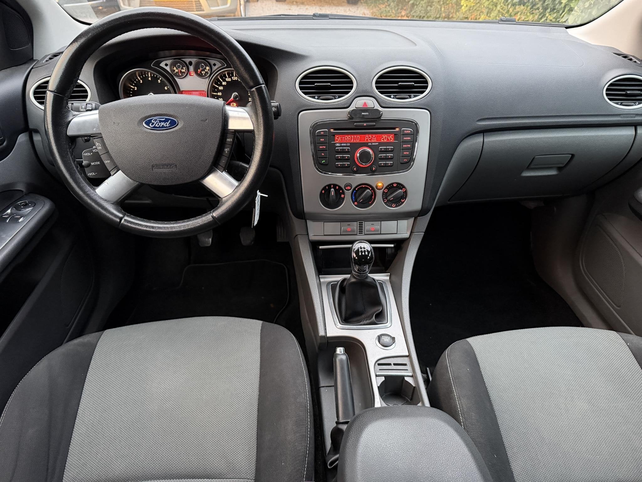 Foto 11 van Ford Focus Wagon 1.6 Comfort | Airco | Cruise Control | LMV