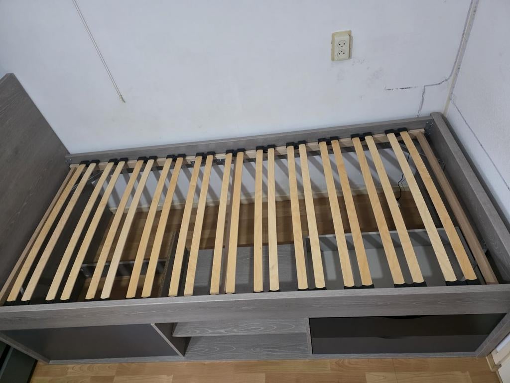 Stevig en zo goed als nieuw bed met lattenbodem, 90 cm, Eenpersoons, Ophalen of Verzenden, Zo goed als nieuw