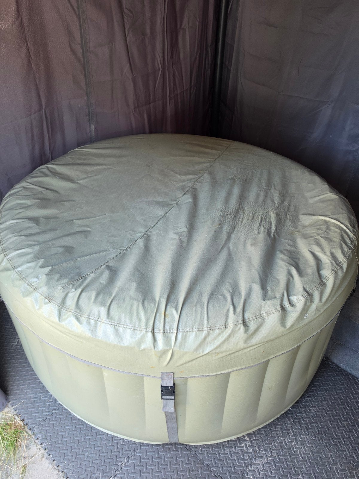 Opblaasbare avenli jacuzzi met afdekzeil en pomp, Ophalen, Gebruikt, Afdekzeil