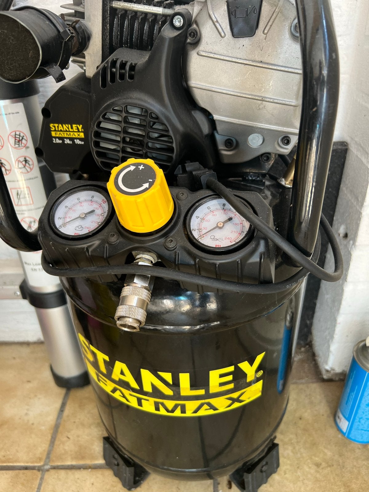 Stanley Fatmax Compressor met luchtslang en accessoires, Ophalen, Gebruikt, 10 bar of meer, 25 tot 100 liter