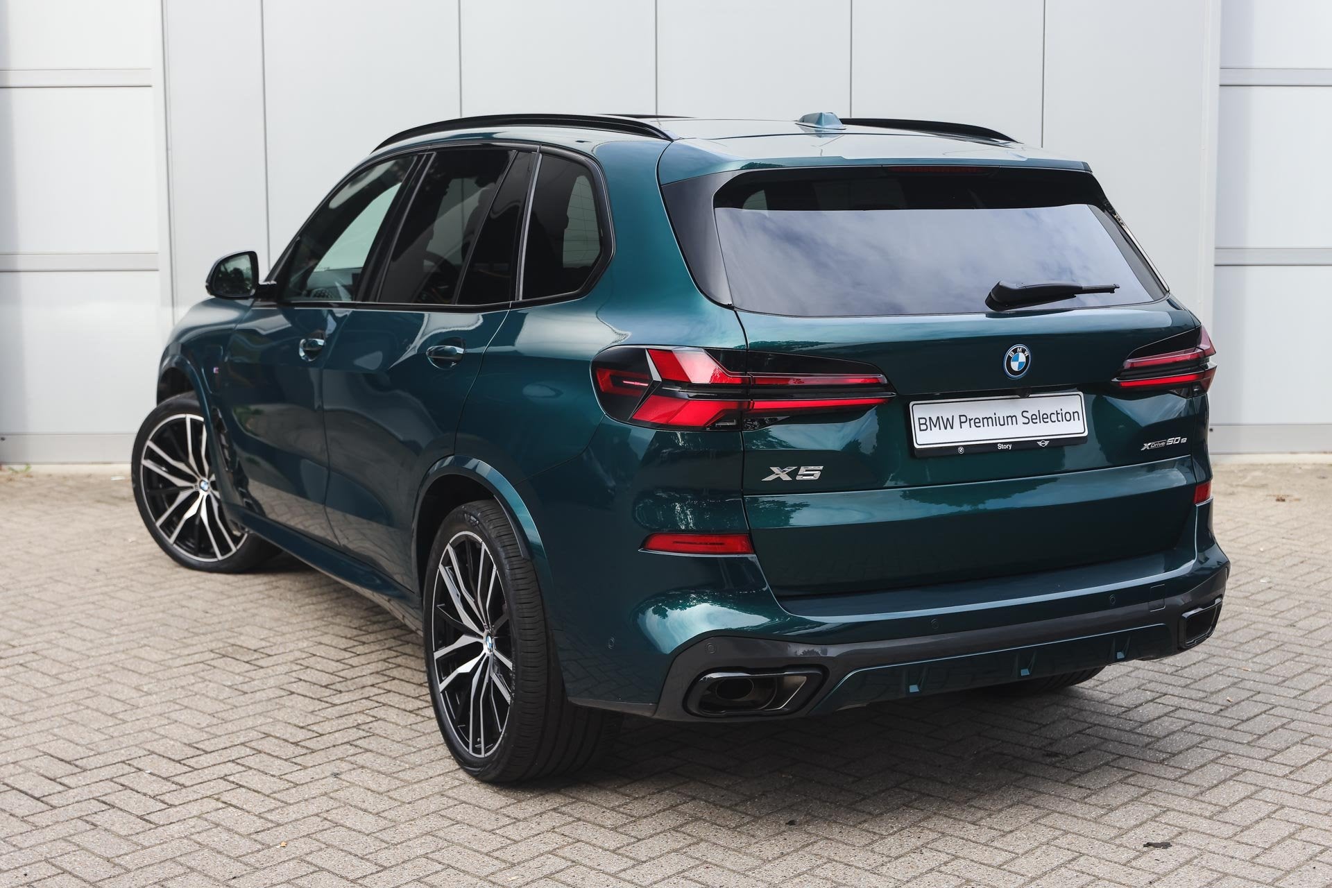 BMW X5 xDrive50e M Sport Automaat / Panoramadak / Trekhaak /, Gebruikt, 2395 kg, Met garantie (alle), Bedrijf