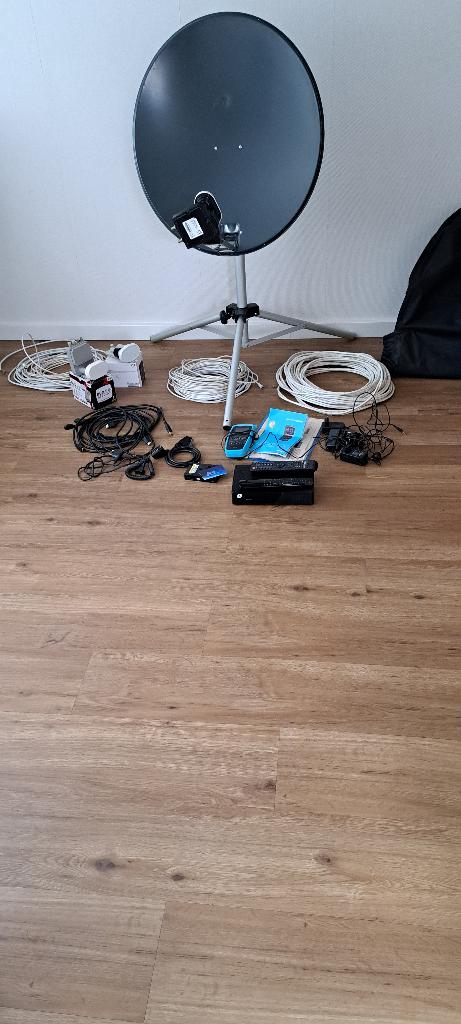 Satelliet schotel, Audio, Tv en Foto, Schotelantennes, Ophalen, Zo goed als nieuw, (Schotel)antenne-accessoires, Overige merken
