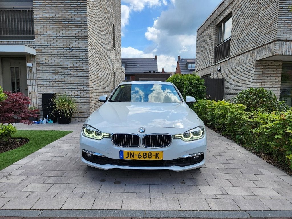 BMW 3-Serie 1.5 318I 100KW NAP KM  2016 ParelMoer Wit, Auto's, Wit, Handgeschakeld, 19 km/l, 3 cilinders