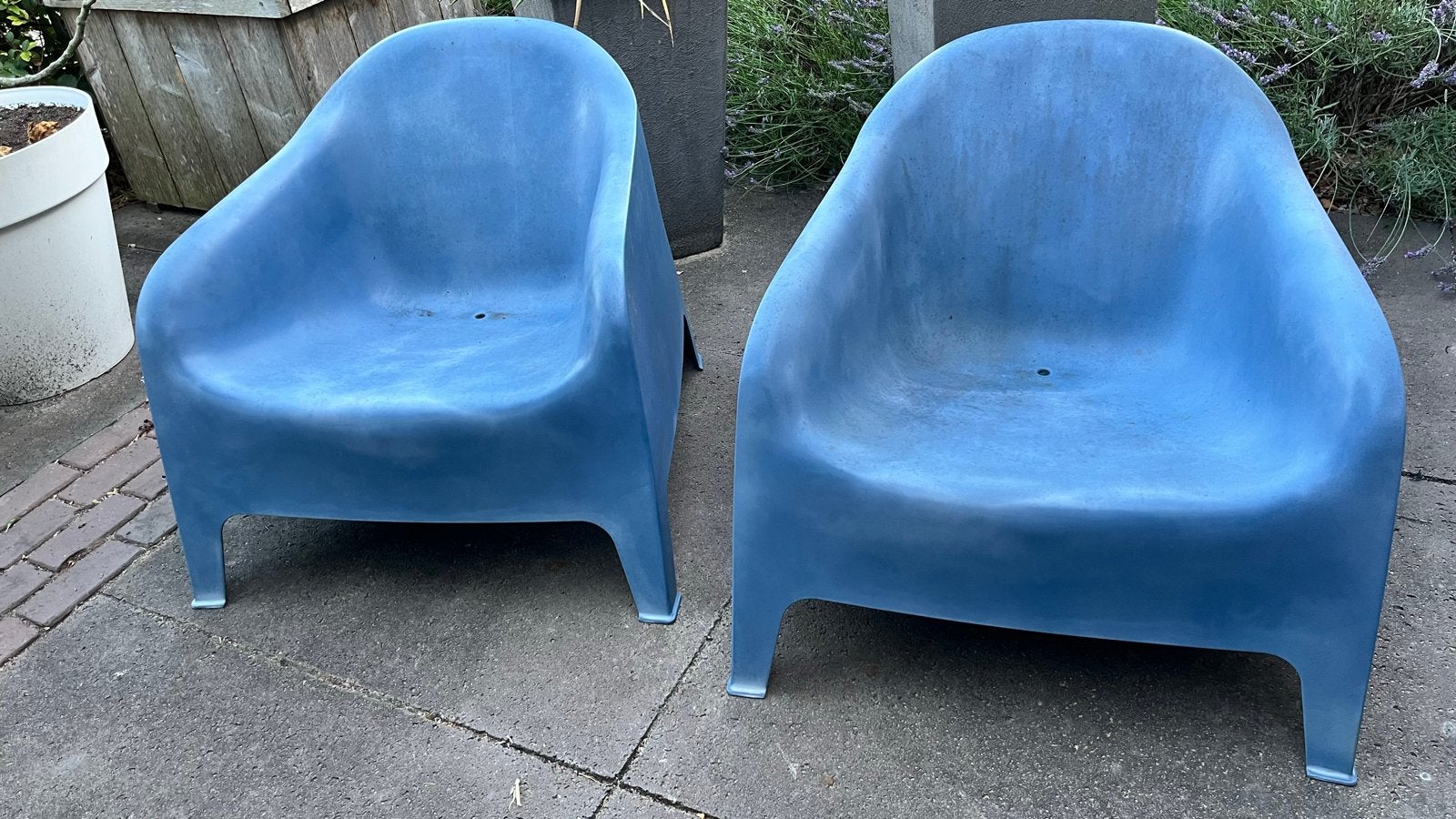 IKEA kunststof kuipstoelen - licht verkleurd, nog goed, Ophalen, Kunststof, Gebruikt, Twee