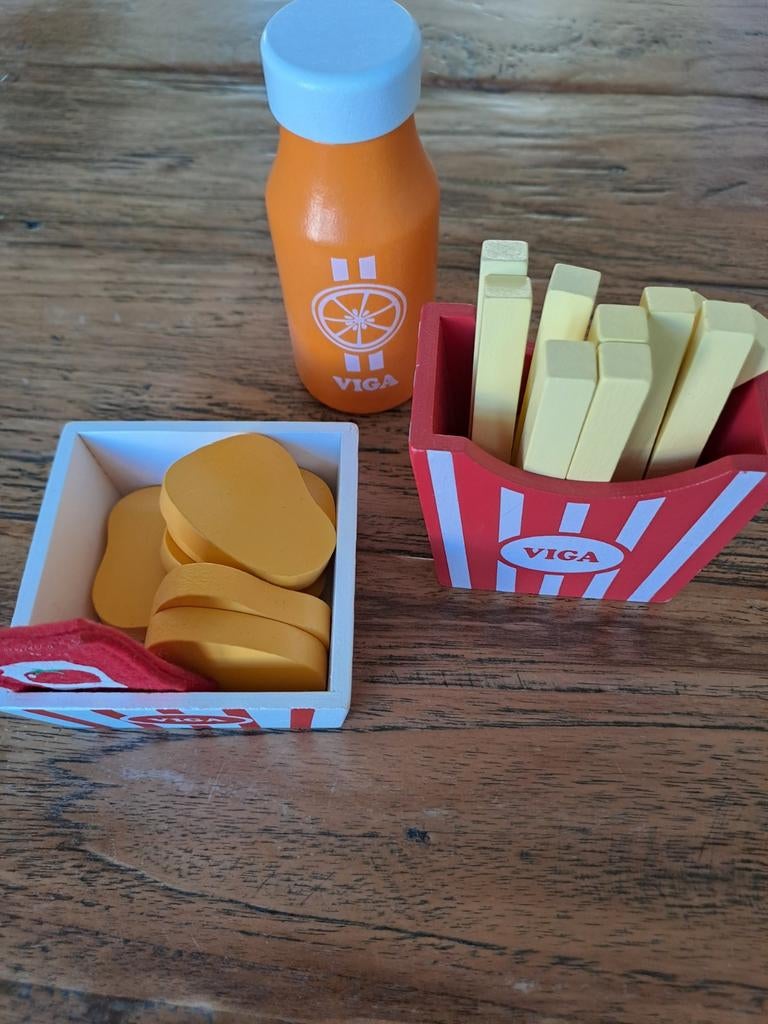 Houten speelgoed: frietjes, kipnuggets en sapje, Ophalen of Verzenden, Gebruikt, Jongen of Meisje
