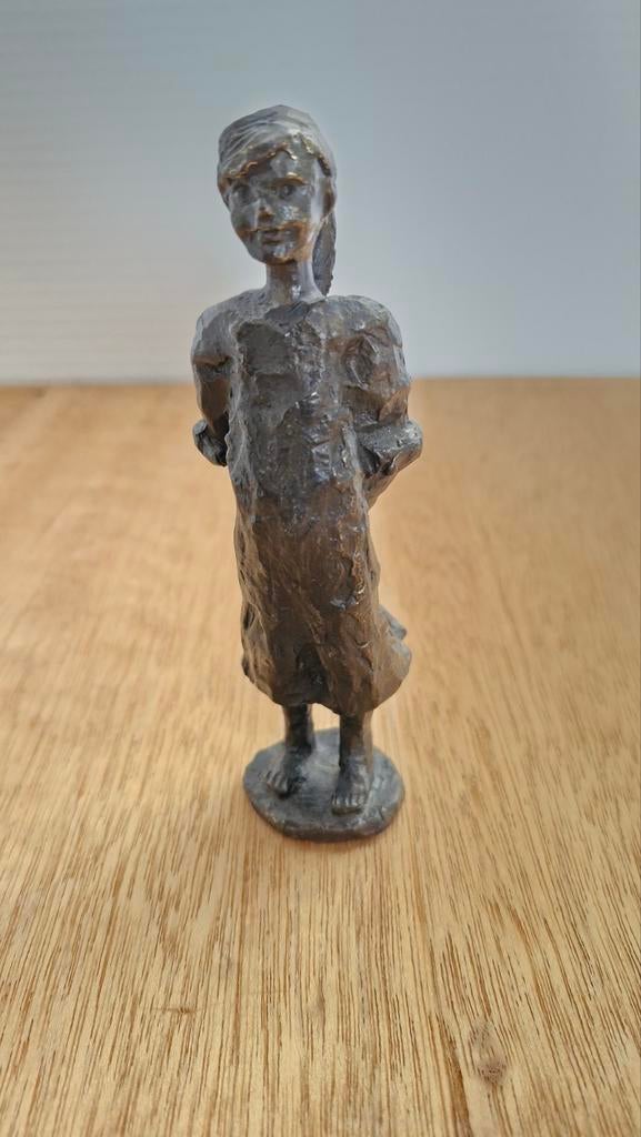 Bronzen beeldje van een meisje, vintage, Antiek en Kunst, Kunst | Beelden en Houtsnijwerken, Beeld, Brons, Vrouw, Minder dan 20 cm