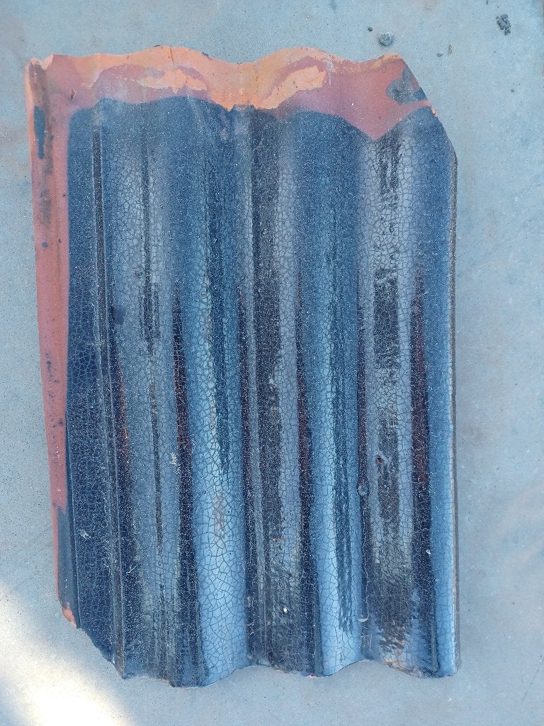 Friese golf dakpan, gesmoord, rood, zwart en bruin glazuur, Doe-het-zelf en Verbouw, Dakpannen en Dakbedekking, Ophalen, Gebruikt
