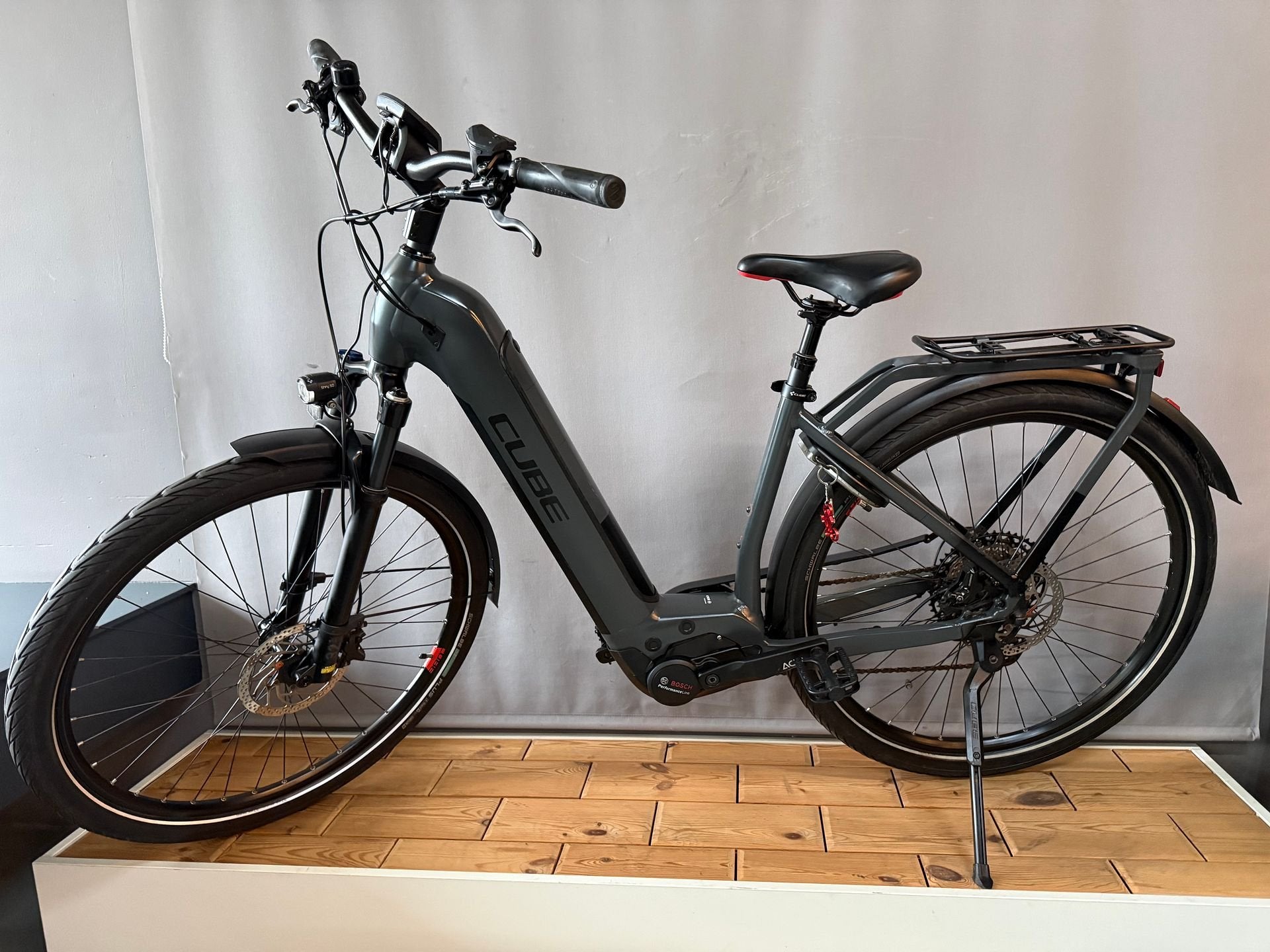 Elektrische fiets CUBE TOURING ECX BOSCH PERFORMANCE, -, -, Zo goed als nieuw, 47 tot 51 cm