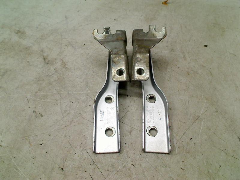 Motorkapscharnier set Volkswagen Polo V (6R) 2012 6R0823302A, Auto-onderdelen, Gebruikt, Volkswagen, Volkswagen AG, Kundenbetreuung@volkswagen.de