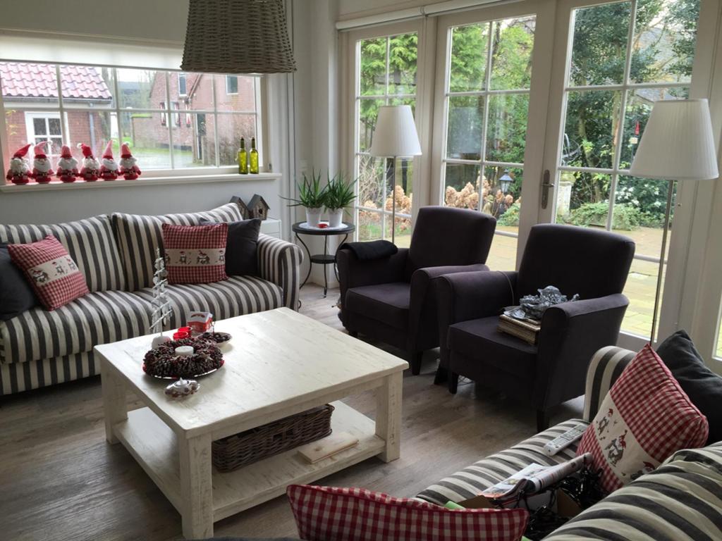 Landelijke Salontafel van massief Hout, Ophalen, Gebruikt, 100 tot 150 cm, 50 tot 100 cm