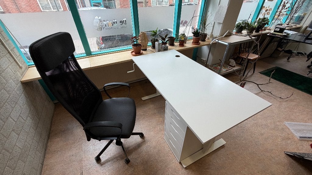 IKEA bureau Skarsta met ladeblok Alex en bureaustoel Markus, Ophalen, Scandinavisch, 180 cm, Zo goed als nieuw