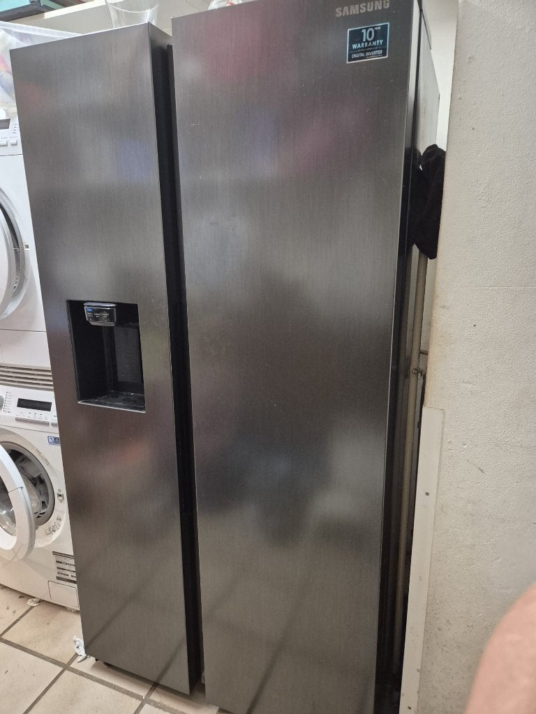 Samsung RS68N8221B1 Amerikaanse koelkast met ijs-en waterdis, 200 liter of meer, 60 cm of meer, Met aparte vriezer, Zo goed als nieuw