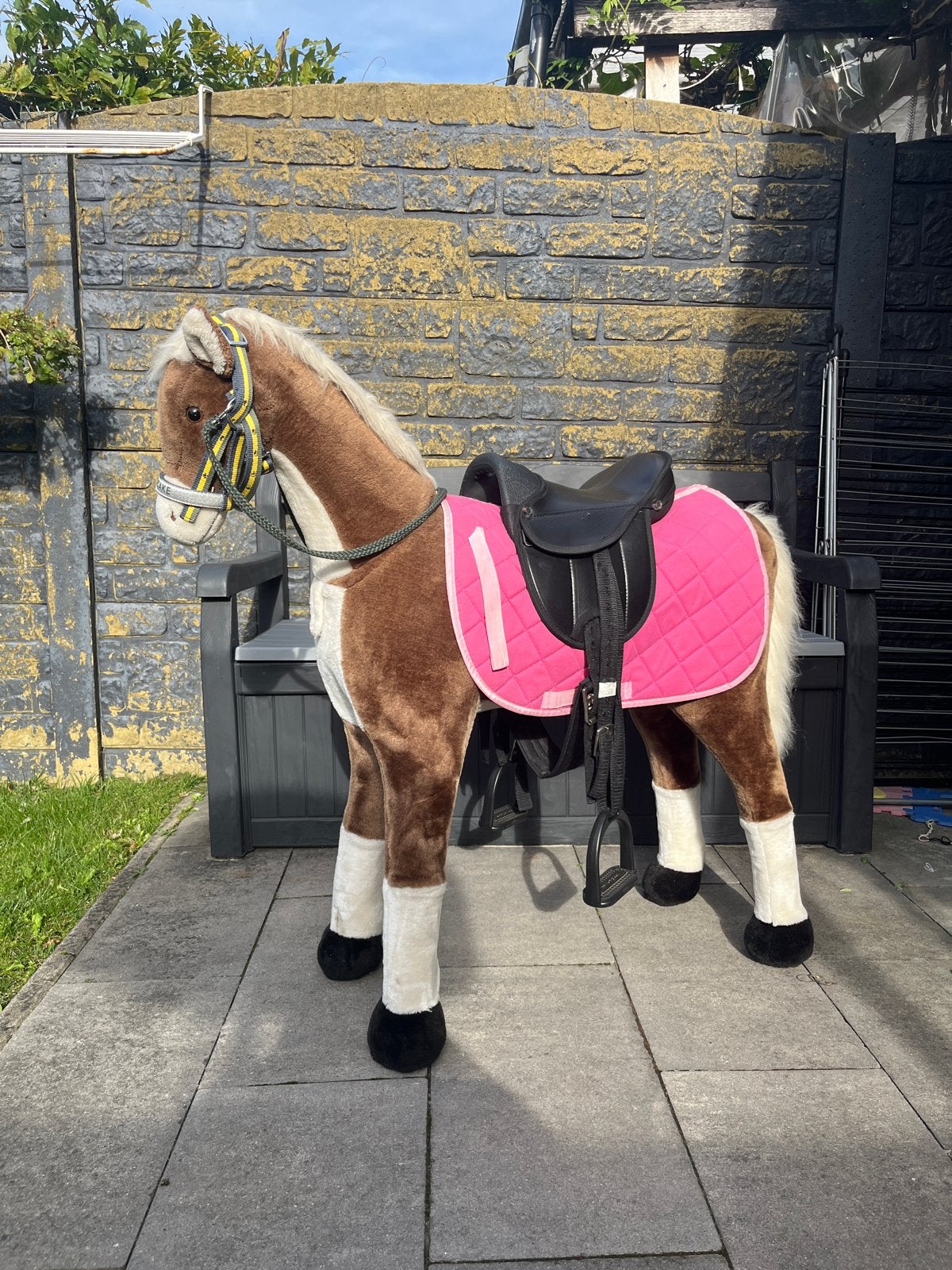Groot speelgoedpaard met zadel en accessoires, Ophalen, Zo goed als nieuw, Jongen of Meisje