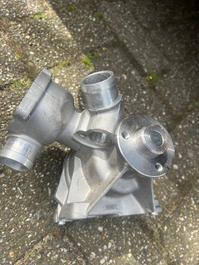 Nieuwe waterpomp voor mercedes w124, Auto-onderdelen, Motor en Toebehoren, Ophalen, Nieuw