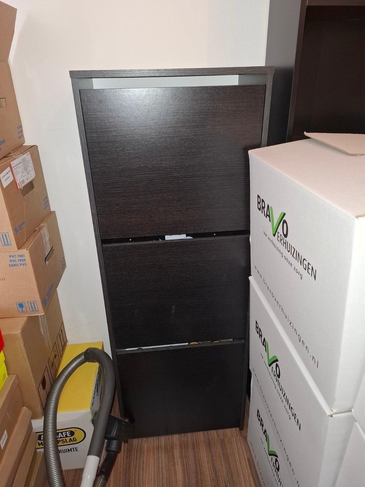 Bissa Donkerbruine schoenenkast met 3 vakken, Huis en Inrichting, Kasten | Schoenenkasten, Ophalen, Gebruikt, Modern, functioneel
