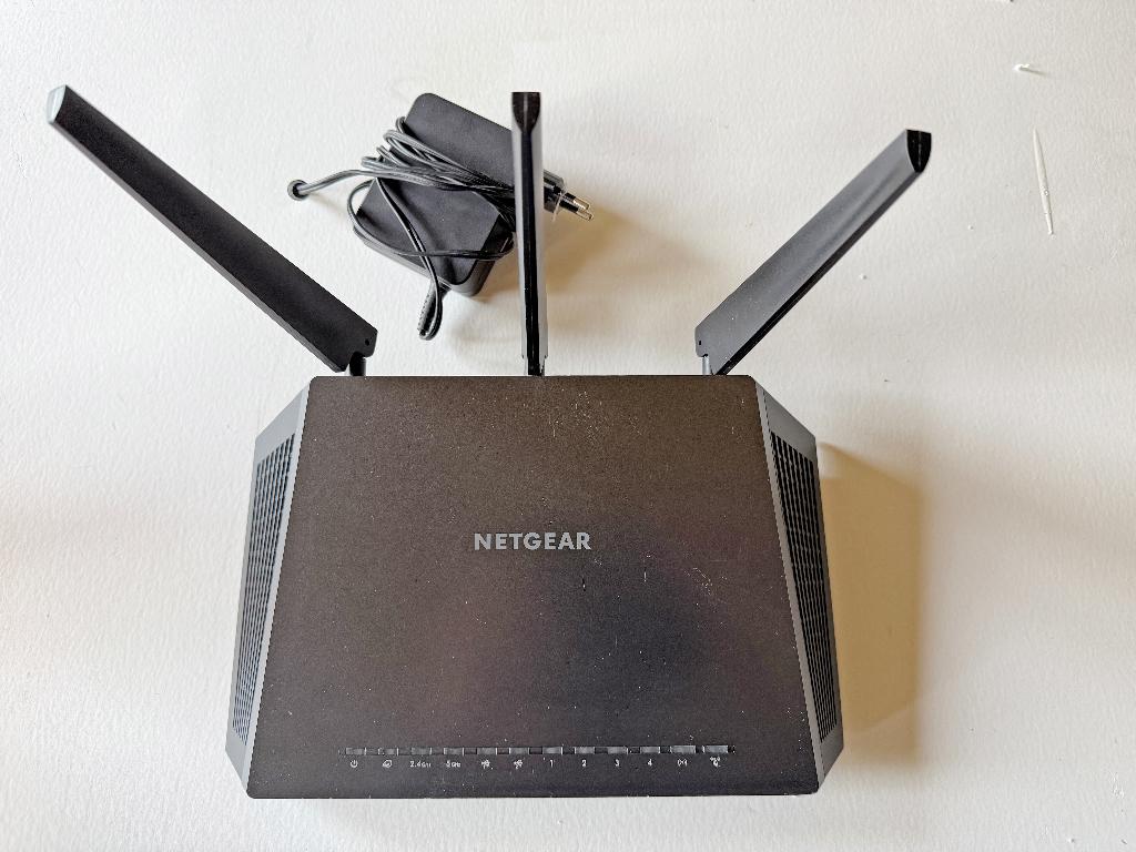 Blackhawk  Router van Netgear, Computers en Software, Routers en Modems, Ophalen, Gebruikt, Router met modem, Netgear