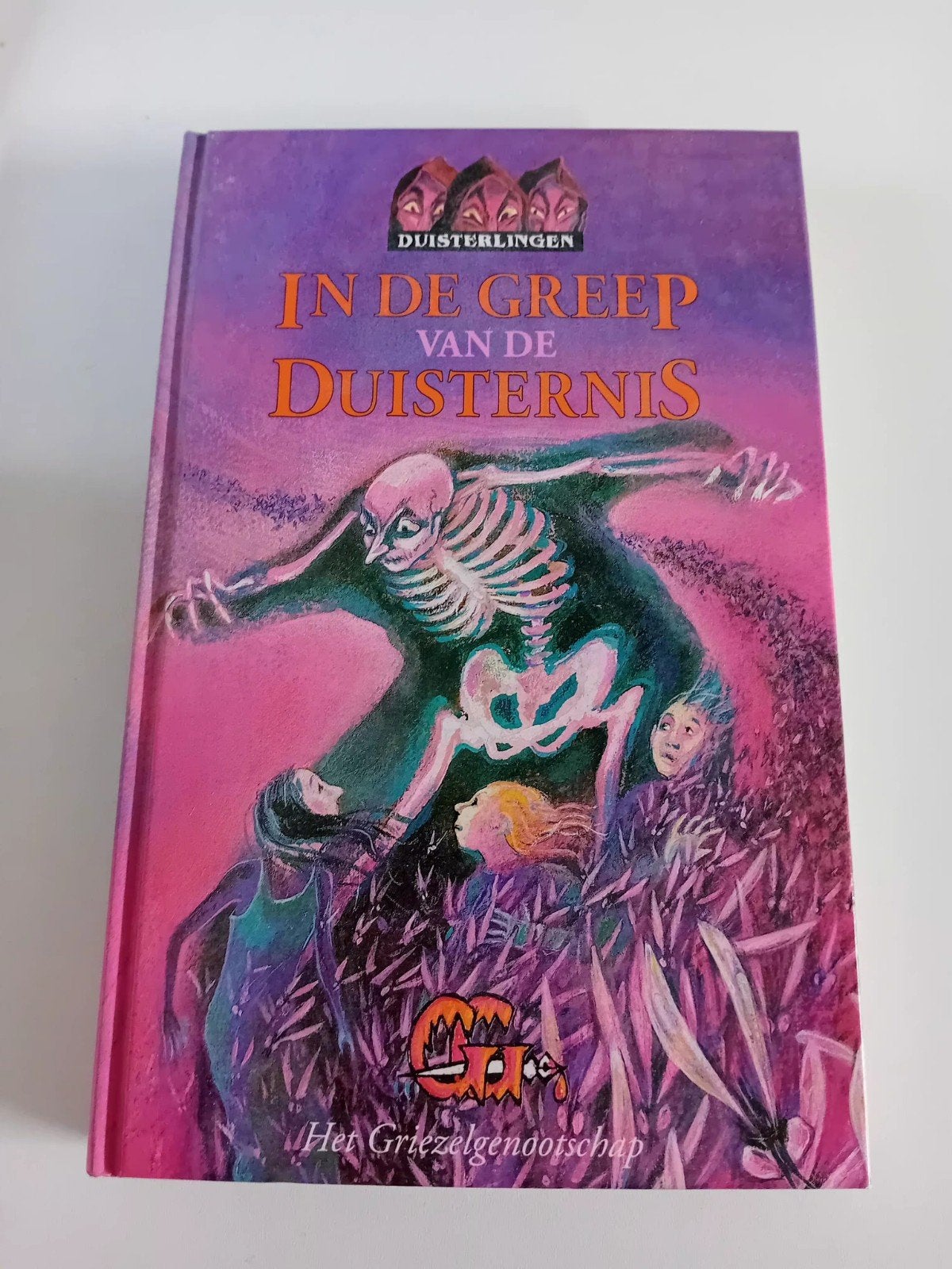 In de greep van de duisternis - Het griezelgenootschap, Boeken, Ophalen of Verzenden, Zo goed als nieuw