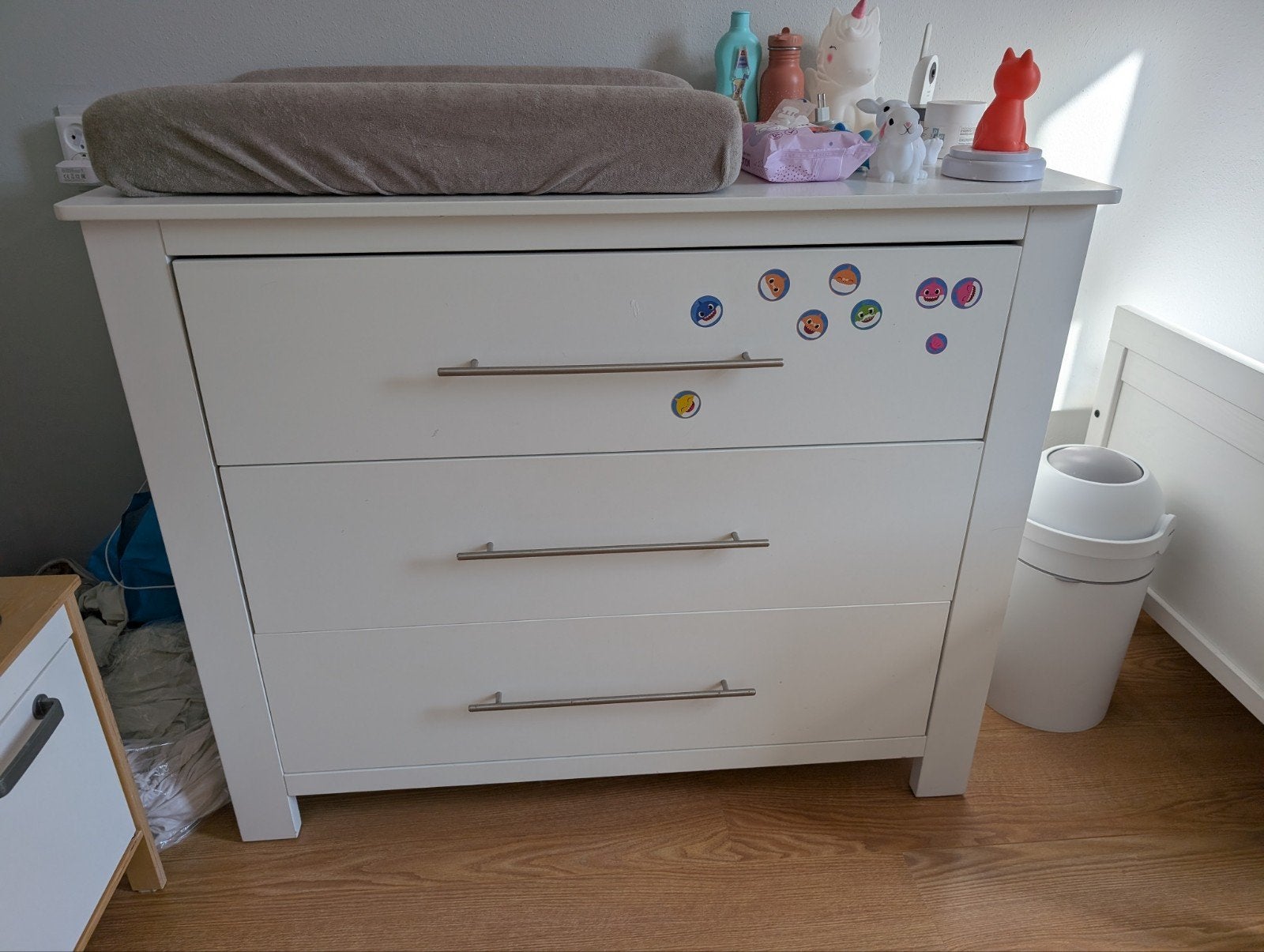 Babykamer: ledikant, commode en kledingkast, Kinderen en Baby's, Kinderkamer | Complete kinderkamers, Ophalen, Gebruikt, Jongetje of Meisje