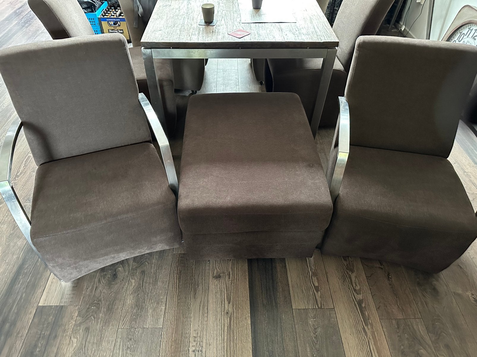 Twee Comfortabele bruine fauteuils met metalen frame, Ophalen, Gebruikt, Bruin, Metaal