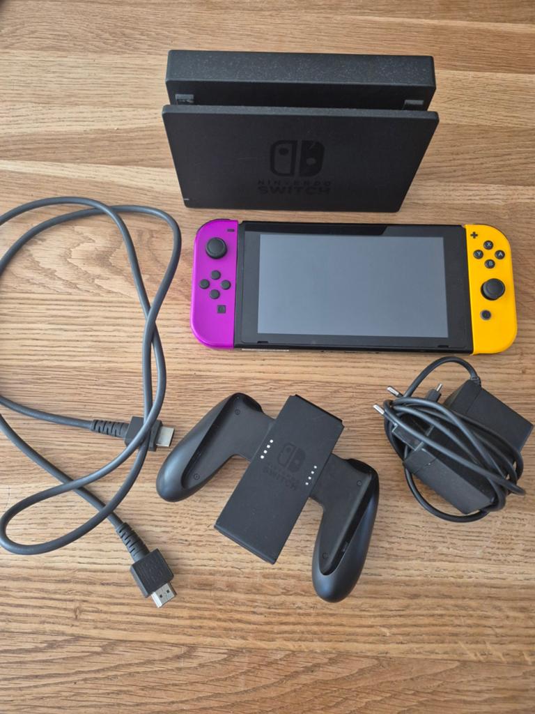Nintendo Switch (2019 Upgrade) met 1 controller, Spelcomputers en Games, Spelcomputers | Nintendo Switch, Gebruikt, Switch 2019 Upgrade