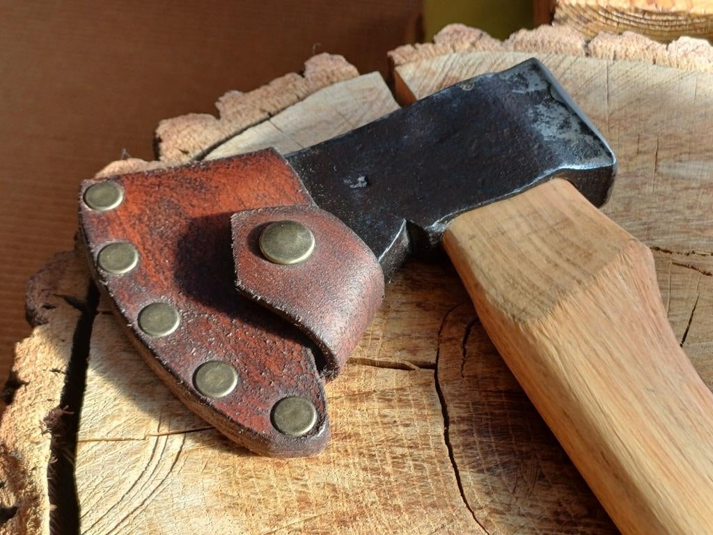 Handbijl (hatchet), oud met bicolor steel en hoes., Tuin en Terras, Hand-tuingereedschap, Ophalen of Verzenden