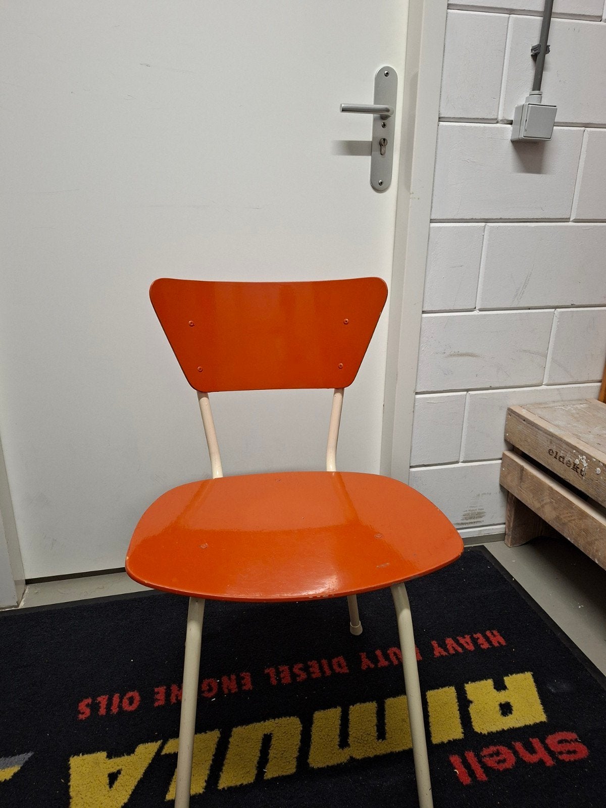 Vintage oranje stoel met metalen frame, Antiek en Kunst, Ophalen