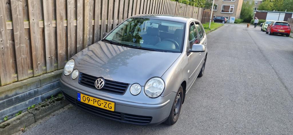 Volkswagen Polo 1.4 55KW 2004 Grijs, Voorwielaandrijving, 15 km/l, 4 cilinders, Origineel Nederlands