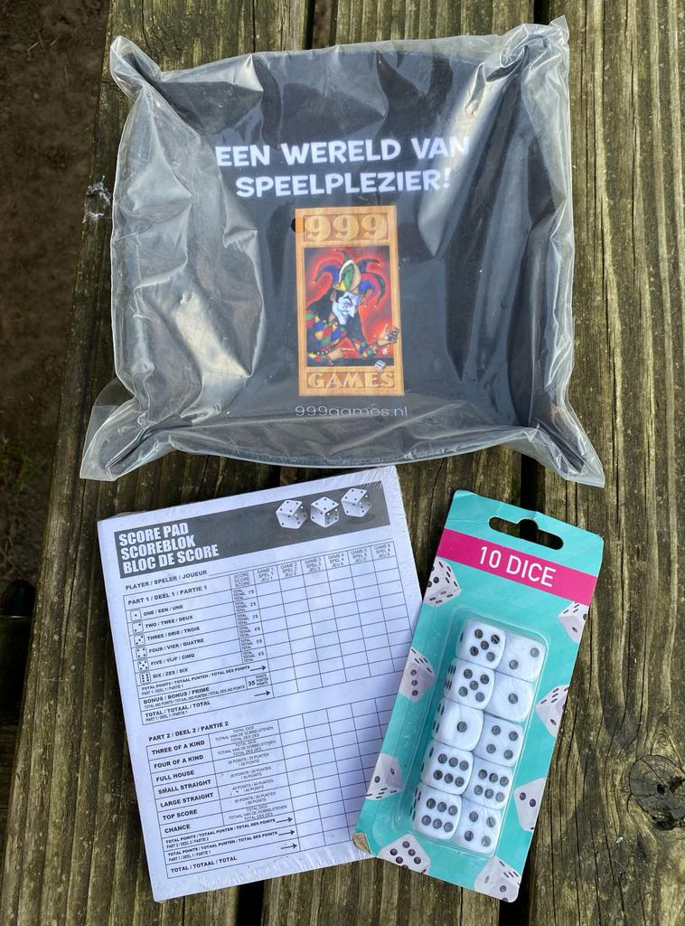 Dobbelsteen set: 10 dobbelstenen, scoreblok & dobbelbak, Hobby en Vrije tijd, Een of twee spelers, Ophalen, Nieuw