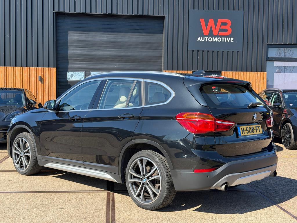 BMW X1 XDrive20i Centennial High Executive Cruise Clima HUD, Auto's, 1998 cc, Gebruikt, 2000 kg, Zwart