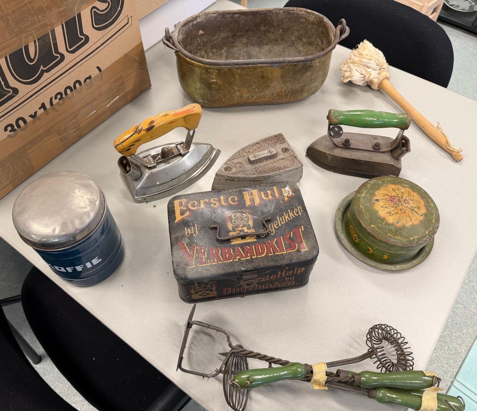 Vintage huishoudelijke artikelen en antiek, Ophalen